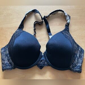 Maidenform black lacy bra. Model# 07549. 36B. Excellent condition